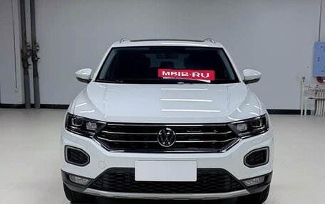 Volkswagen T-Roc I, 2022 год, 1 980 000 рублей, 2 фотография