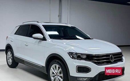 Volkswagen T-Roc I, 2022 год, 1 980 000 рублей, 3 фотография