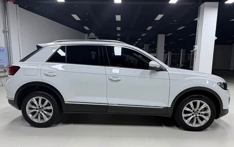 Volkswagen T-Roc I, 2022 год, 1 980 000 рублей, 4 фотография