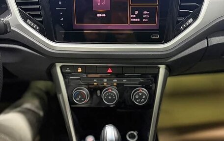 Volkswagen T-Roc I, 2022 год, 1 980 000 рублей, 10 фотография