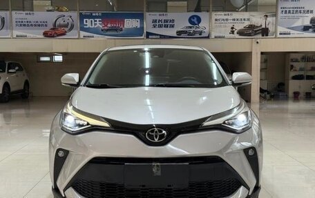 Toyota C-HR I рестайлинг, 2022 год, 1 993 000 рублей, 1 фотография