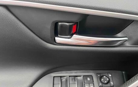 Toyota RAV4, 2021 год, 3 100 000 рублей, 11 фотография