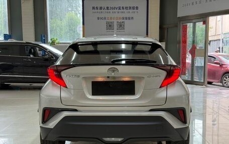 Toyota C-HR I рестайлинг, 2022 год, 1 993 000 рублей, 5 фотография