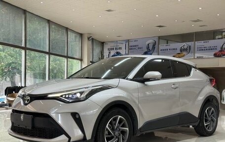 Toyota C-HR I рестайлинг, 2022 год, 1 993 000 рублей, 2 фотография