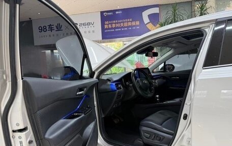 Toyota C-HR I рестайлинг, 2022 год, 1 993 000 рублей, 12 фотография