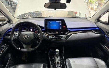 Toyota C-HR I рестайлинг, 2022 год, 1 993 000 рублей, 7 фотография