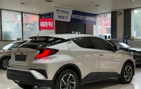 Toyota C-HR I рестайлинг, 2022 год, 1 993 000 рублей, 4 фотография