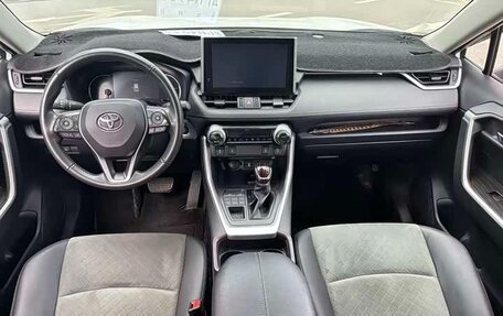 Toyota RAV4, 2022 год, 2 700 000 рублей, 7 фотография