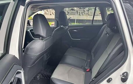 Toyota RAV4, 2022 год, 2 700 000 рублей, 6 фотография