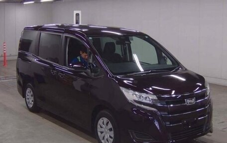 Toyota Noah III, 2021 год, 1 900 000 рублей, 1 фотография