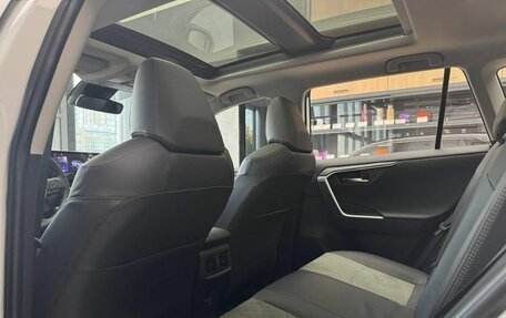 Toyota RAV4, 2025 год, 4 550 000 рублей, 8 фотография