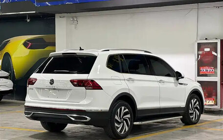 Volkswagen Tiguan II, 2022 год, 2 500 000 рублей, 5 фотография