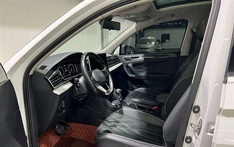 Volkswagen Tiguan II, 2022 год, 2 500 000 рублей, 10 фотография