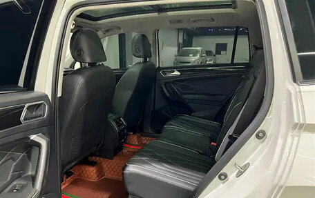 Volkswagen Tiguan II, 2022 год, 2 500 000 рублей, 13 фотография