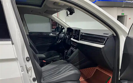 Volkswagen Tiguan II, 2022 год, 2 500 000 рублей, 19 фотография