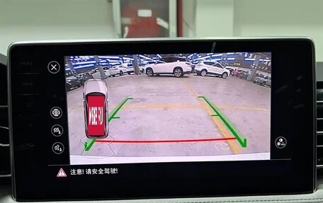 Volkswagen Tiguan II, 2022 год, 2 500 000 рублей, 18 фотография