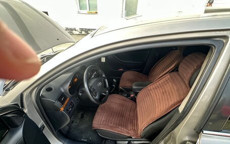 Toyota Avensis III рестайлинг, 2006 год, 880 000 рублей, 12 фотография