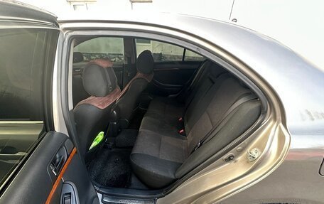 Toyota Avensis III рестайлинг, 2006 год, 880 000 рублей, 11 фотография