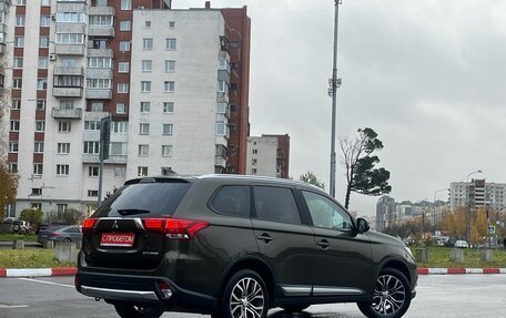 Mitsubishi Outlander III рестайлинг 3, 2018 год, 1 749 000 рублей, 4 фотография