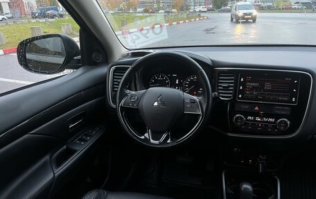 Mitsubishi Outlander III рестайлинг 3, 2018 год, 1 749 000 рублей, 8 фотография