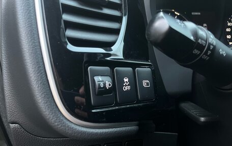 Mitsubishi Outlander III рестайлинг 3, 2018 год, 1 749 000 рублей, 13 фотография