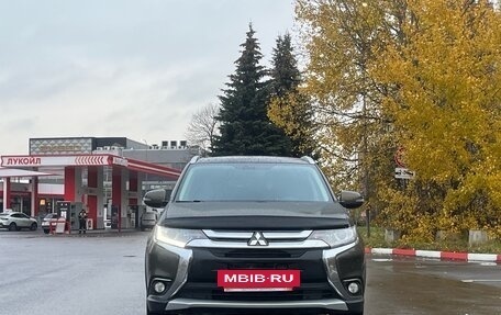 Mitsubishi Outlander III рестайлинг 3, 2018 год, 1 749 000 рублей, 2 фотография