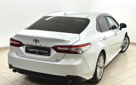 Toyota Camry, 2018 год, 2 600 000 рублей, 9 фотография