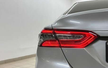 Toyota Camry, 2018 год, 2 600 000 рублей, 10 фотография