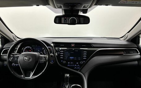 Toyota Camry, 2018 год, 2 600 000 рублей, 17 фотография