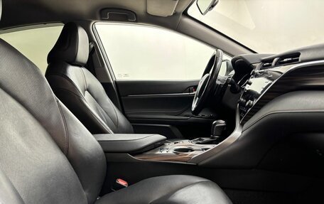 Toyota Camry, 2018 год, 2 600 000 рублей, 12 фотография