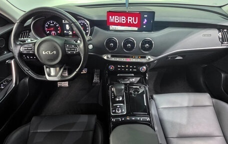 KIA Stinger I, 2022 год, 3 100 000 рублей, 6 фотография