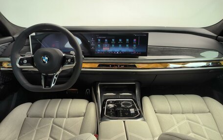 BMW 7 серия, 2025 год, 32 200 000 рублей, 12 фотография