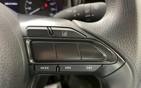 Toyota Yaris, 2021 год, 660 000 рублей, 17 фотография