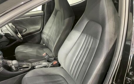 Toyota Yaris, 2021 год, 660 000 рублей, 15 фотография