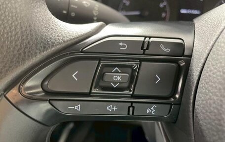 Toyota Yaris, 2021 год, 660 000 рублей, 21 фотография