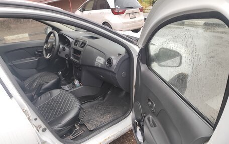 Renault Logan II, 2019 год, 390 000 рублей, 6 фотография