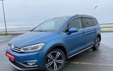 Volkswagen Touran III, 2021 год, 2 230 000 рублей, 1 фотография