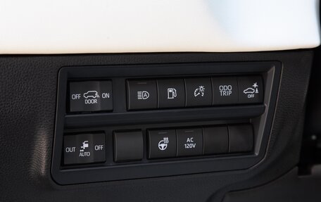 Toyota Sequoia, 2024 год, 12 990 000 рублей, 14 фотография