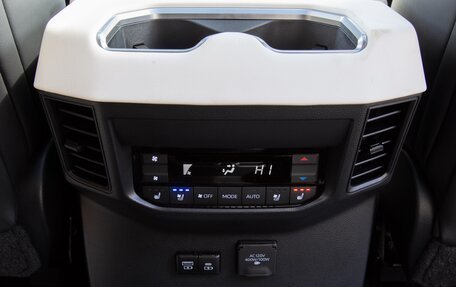 Toyota Sequoia, 2024 год, 12 990 000 рублей, 30 фотография