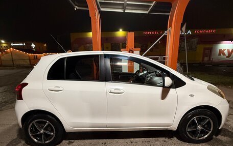 Toyota Yaris III рестайлинг, 2008 год, 530 000 рублей, 2 фотография