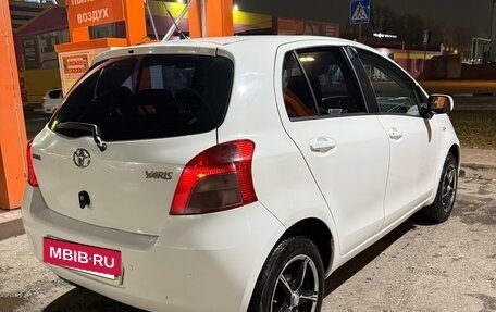 Toyota Yaris III рестайлинг, 2008 год, 530 000 рублей, 3 фотография