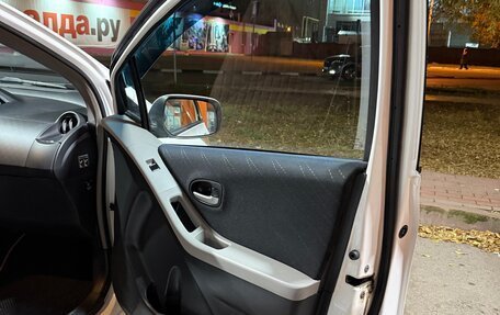 Toyota Yaris III рестайлинг, 2008 год, 530 000 рублей, 12 фотография