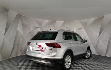 Volkswagen Tiguan II, 2017 год, 2 695 000 рублей, 2 фотография
