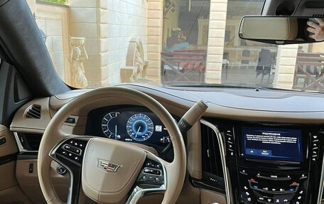 Cadillac Escalade IV, 2019 год, 7 000 000 рублей, 2 фотография