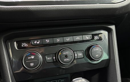 Volkswagen Tiguan II, 2019 год, 2 350 000 рублей, 19 фотография