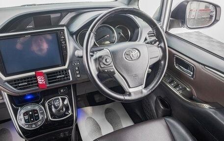 Toyota Esquire I, 2015 год, 2 299 000 рублей, 18 фотография