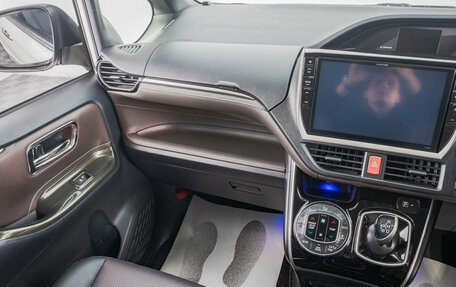 Toyota Esquire I, 2015 год, 2 299 000 рублей, 25 фотография