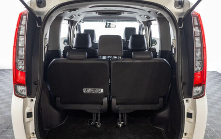 Toyota Esquire I, 2015 год, 2 299 000 рублей, 33 фотография