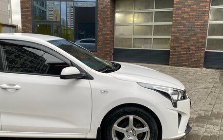 KIA Rio IV, 2022 год, 1 050 000 рублей, 3 фотография