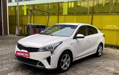 KIA Rio IV, 2022 год, 1 050 000 рублей, 2 фотография